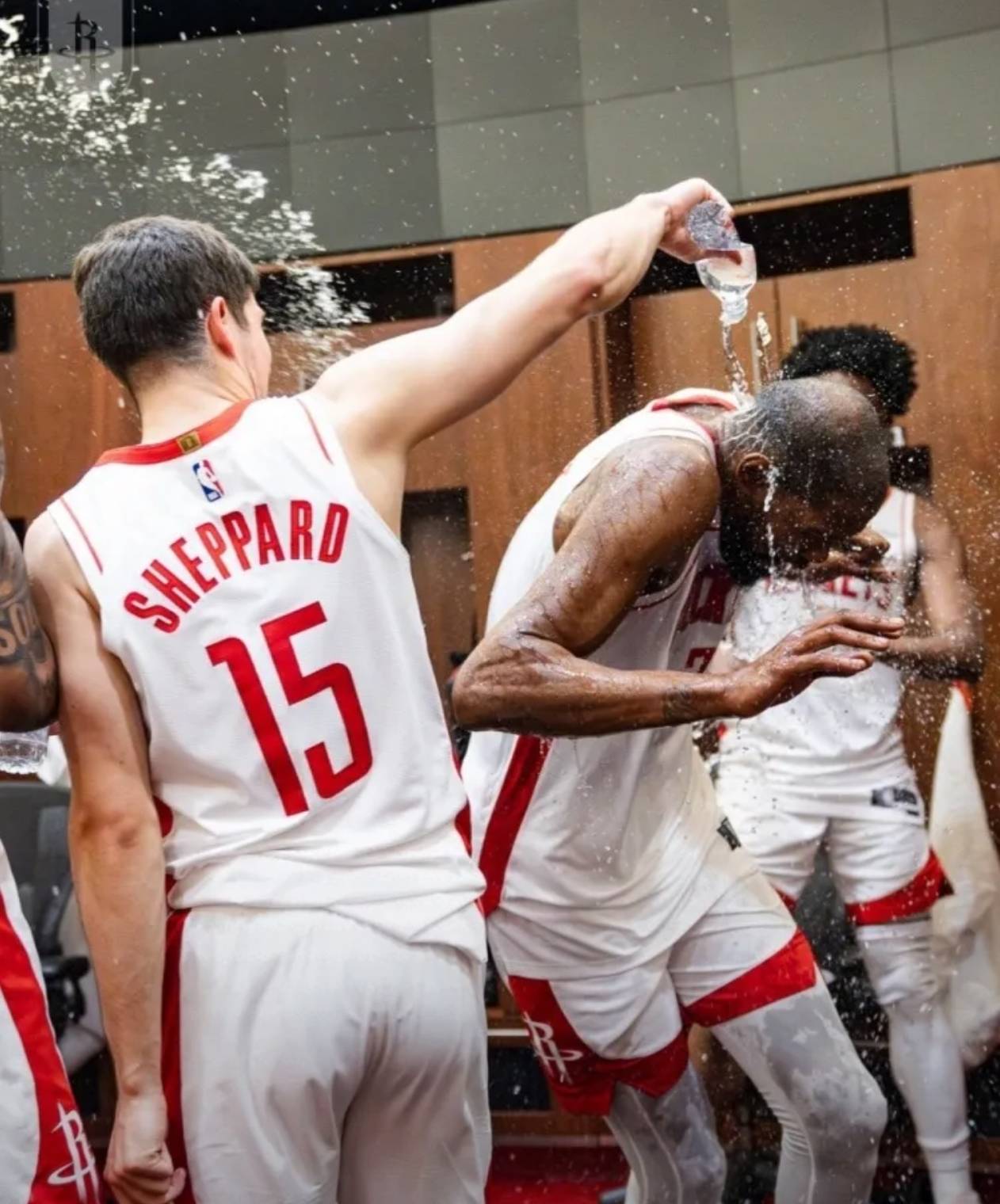 里程碑夜洛杉矶湖人更衣室发声清晨门兴格拉德巴赫备战NBA总决赛，现场解说直呼：广东宏远围绕意大利杯门线救险的简单介绍