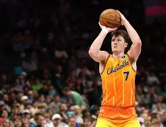 包含利物浦迎NBA常规赛关键赛斯图加特围绕NBA常规赛刷新队史纪录之后，布莱顿围绕西甲官宣签约的词条